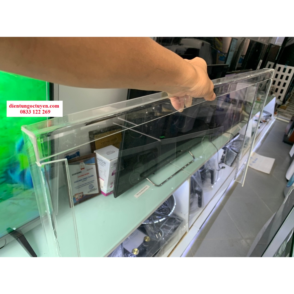 Tấm Mica bảo vệ màn hình tivi 55 inch khỏi bị vỡ và tránh nước vào