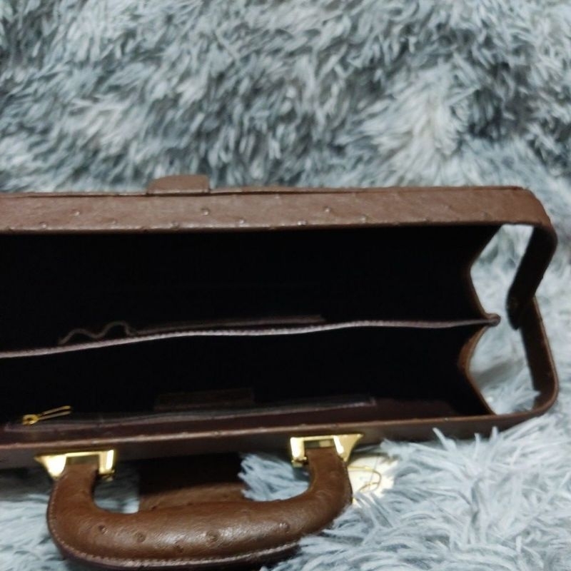 Túi M75 si hiệu tuyển Nhật da bò dập vân đà điểu dáng doctor 33cmx27cmx5cm