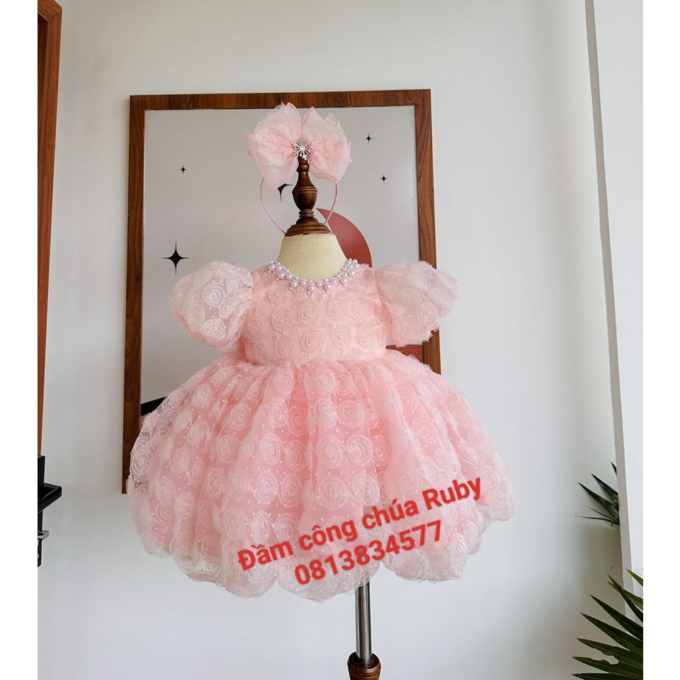 Đầm ren hoa hồng tay bồng
