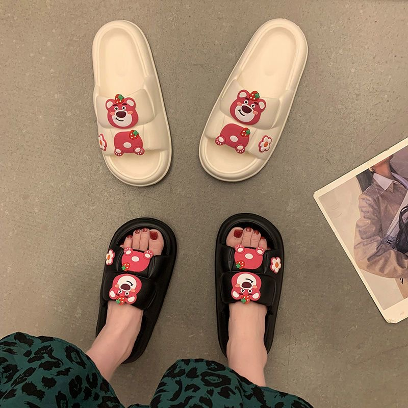 Dép nữ hoạt hình hình gấu dâu, chất liệu PVC, đế chống trượt, size 36-41