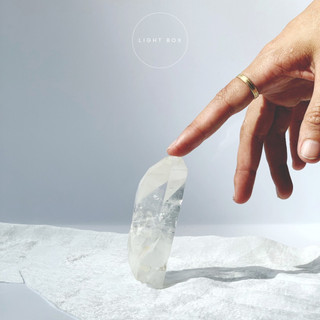 Trụ đá thạch anh trắng ( Clear Quartz ) dùng trong Thiền định, đá thanh tẩy, phong thủy