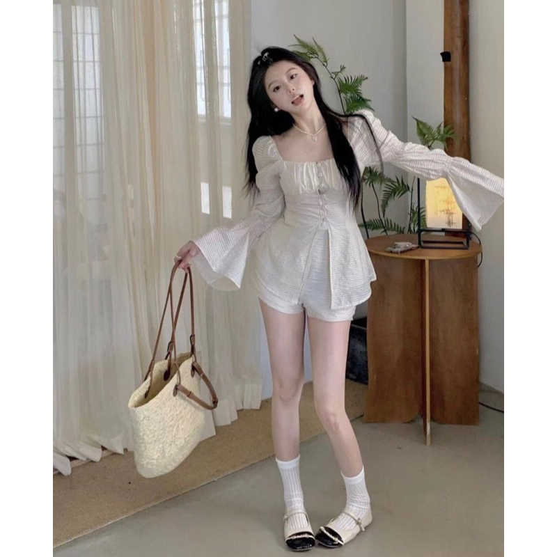 SET ÁO TRẮNG LỖ CỔ VUÔNG XẺ TÀ + SHORT