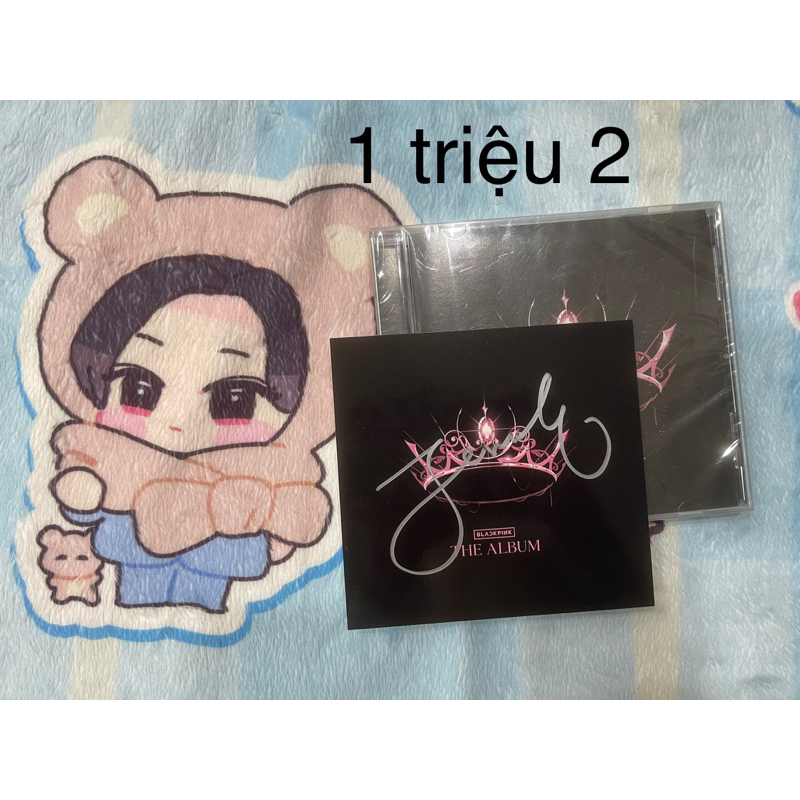 The album kèm chữ ký Jennie