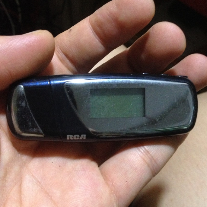 Xác Máy nghe nhạc , rỉ chân bin, cắm cổng USB lên màn như hình, anh em rành dòng này nghiên cứu thêm