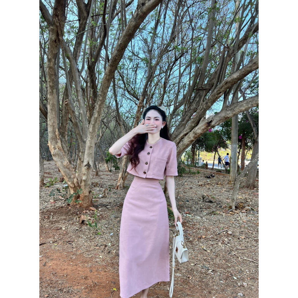 SET ÁO DẠ CROPTOP HỒNG NÚT GỖ + CHÂN VÁY MIDI SUÔNG (TH)