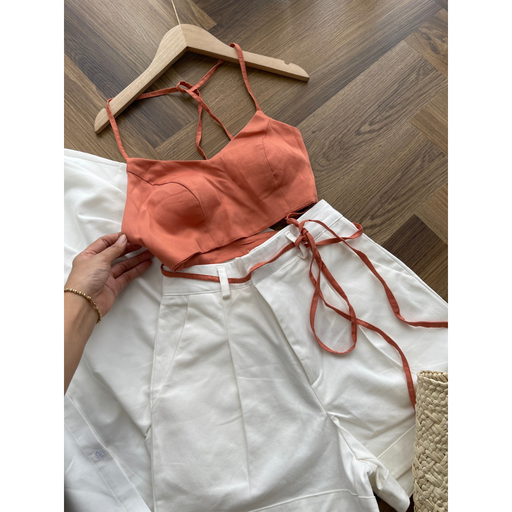 SET 3 MÓN: ÁO BRA CAM DÂY CHÉO BỤNG + ÁO SƠ MI TRẮNG + QUẦN SHORT TRẮNG