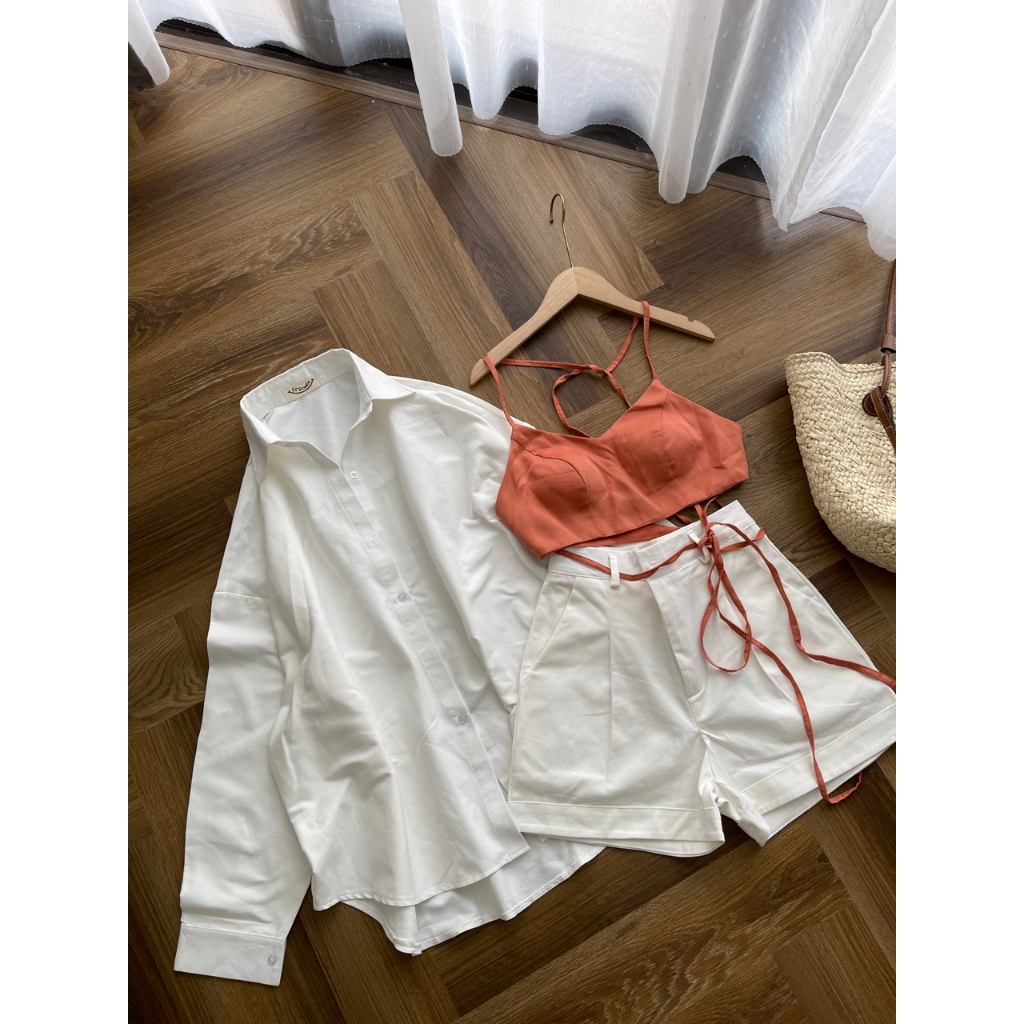 SET 3 MÓN: ÁO BRA CAM DÂY CHÉO BỤNG + ÁO SƠ MI TRẮNG + QUẦN SHORT TRẮNG