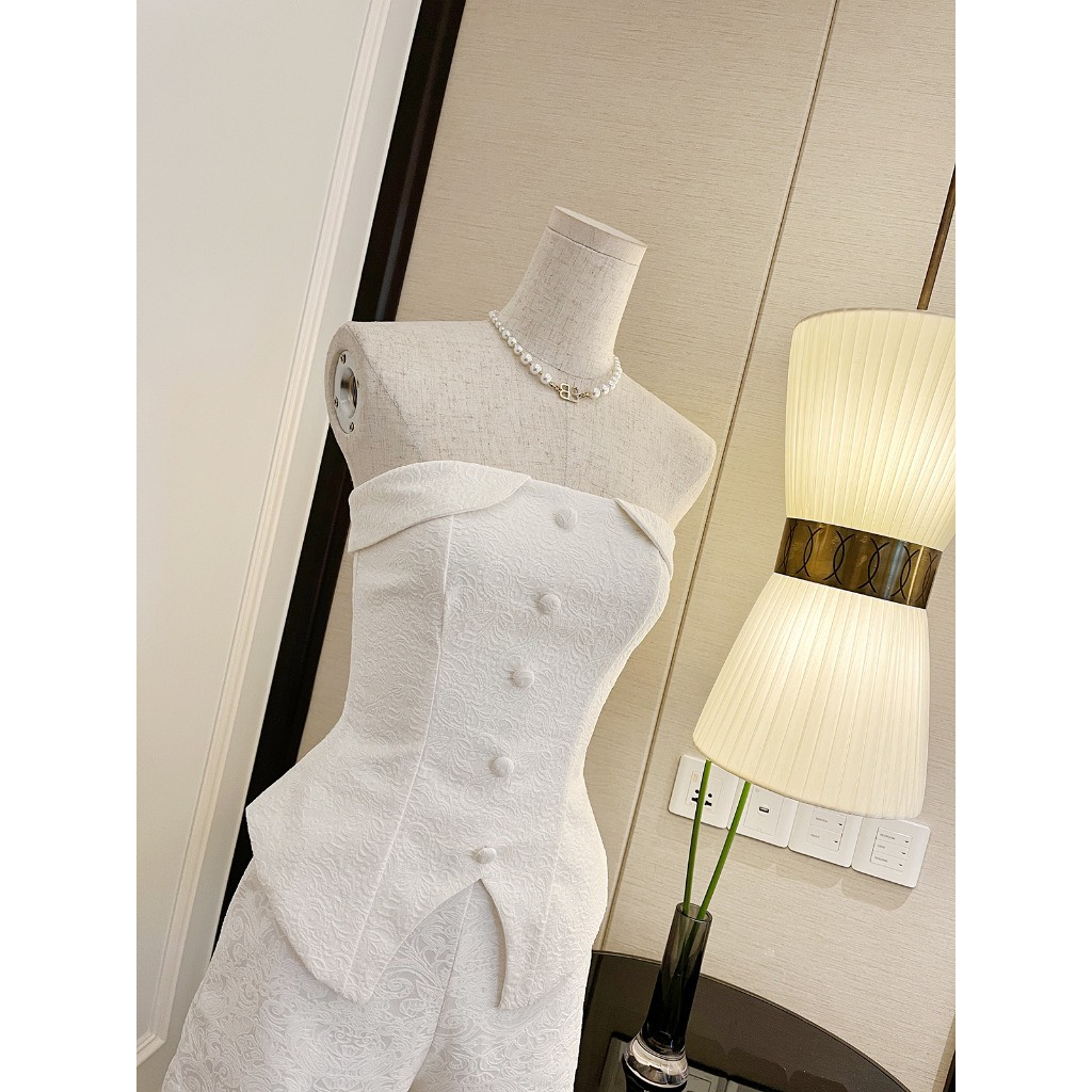 Áo gấm cúp ngực bộc nút