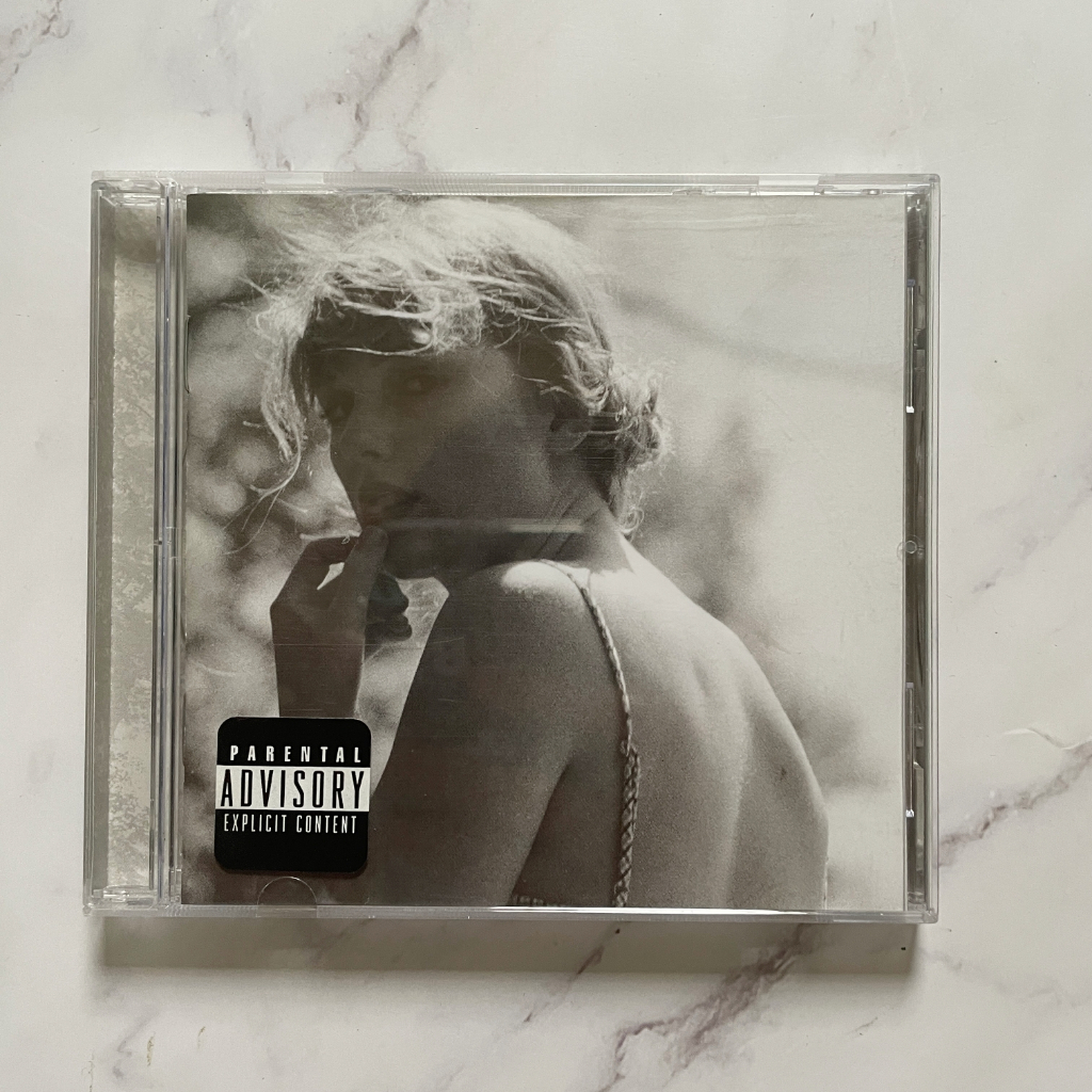 ALBUM ẢNH FOLKLORE - TAYLOR SWIFT (TARGET EXCLUSIVE)