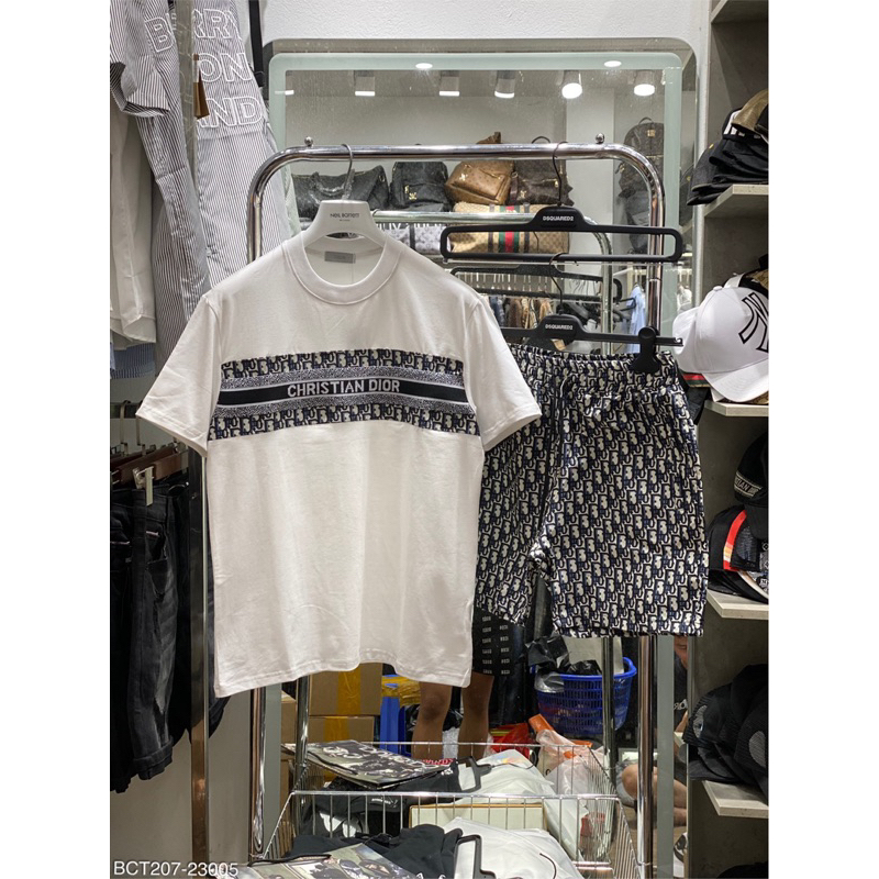 Bộ cộc Dio.R hoạ tiết ngang logo trước ngực nổi bật