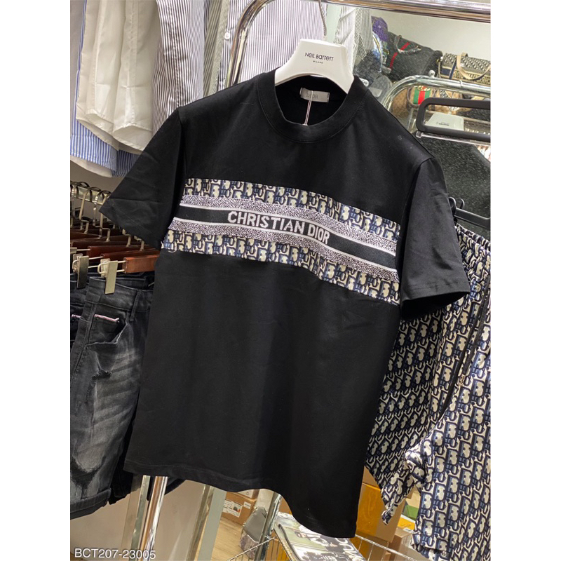 Bộ cộc Dio.R hoạ tiết ngang logo trước ngực nổi bật