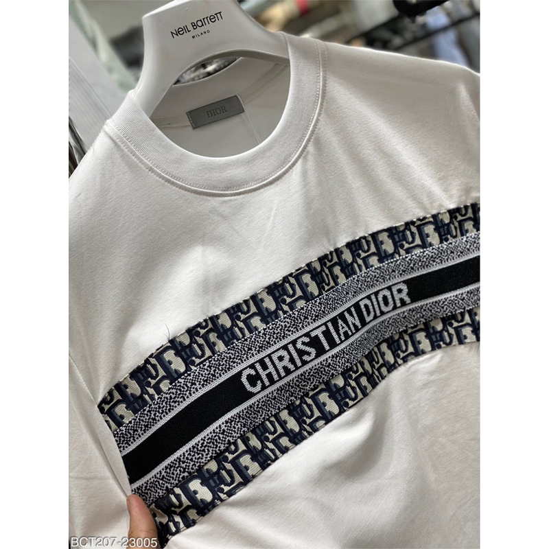 Bộ cộc Dio.R hoạ tiết ngang logo trước ngực nổi bật