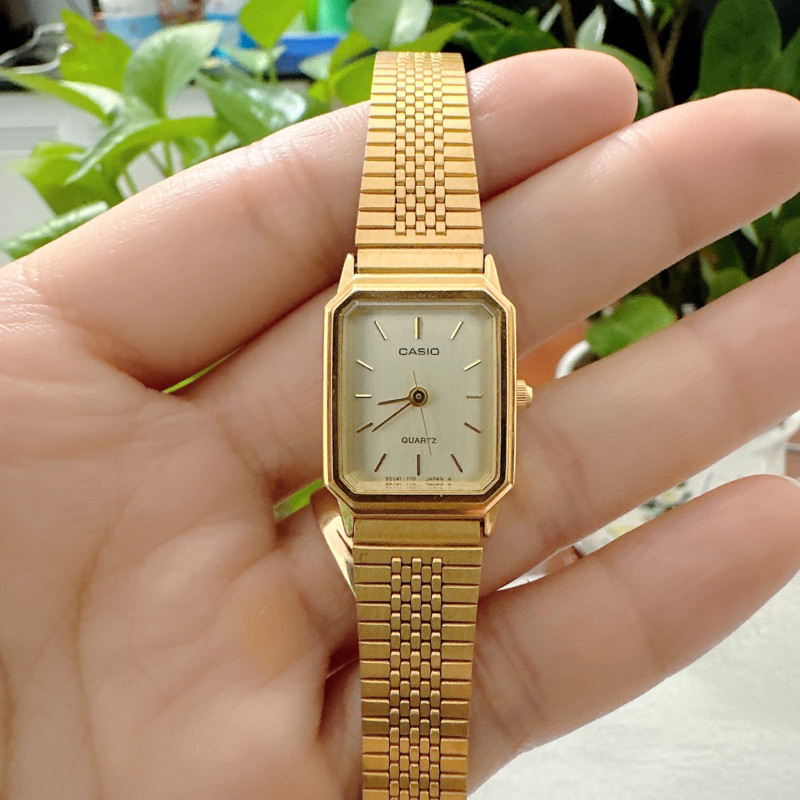 Đồng hồ nữ si nhật dáng tank hiệu Casio