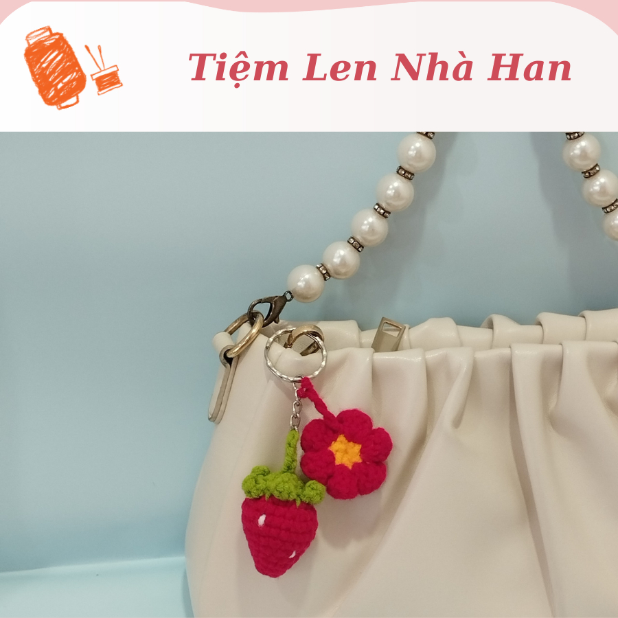 Móc khóa Dâu tây và Hoa Handmade bằng len