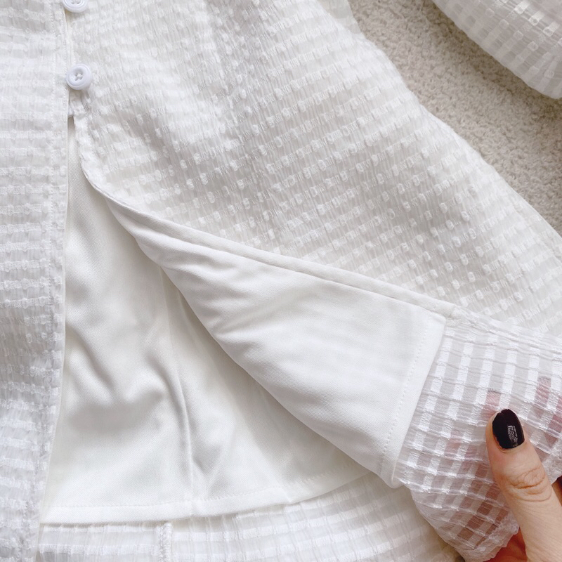 SET ÁO TRẮNG LỖ CỔ VUÔNG XẺ TÀ + SHORT