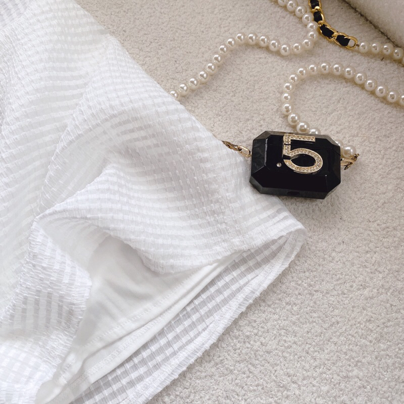 SET ÁO TRẮNG LỖ CỔ VUÔNG XẺ TÀ + SHORT