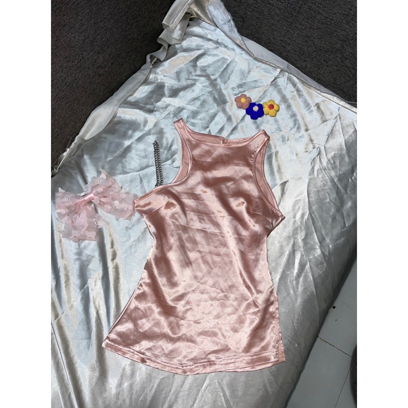 Áo 3 lỗ dáng dài xẻ tà mùa hồng ngọt ngào kèm dây xích ôm eo