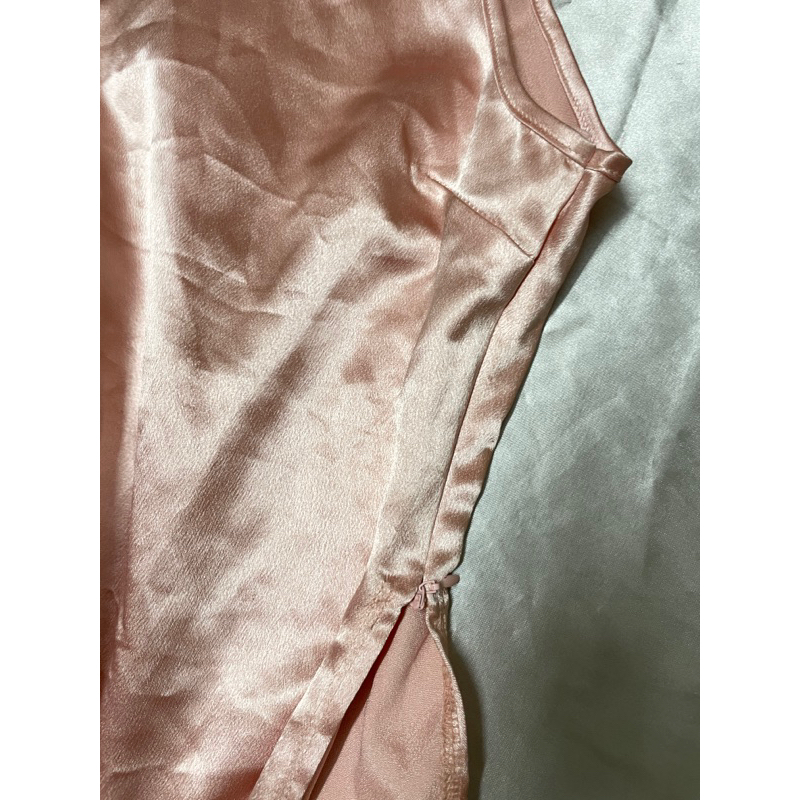 Áo 3 lỗ dáng dài xẻ tà mùa hồng ngọt ngào kèm dây xích ôm eo