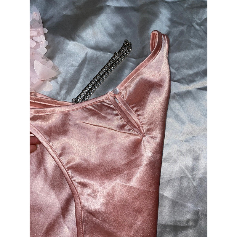 Áo 3 lỗ dáng dài xẻ tà mùa hồng ngọt ngào kèm dây xích ôm eo