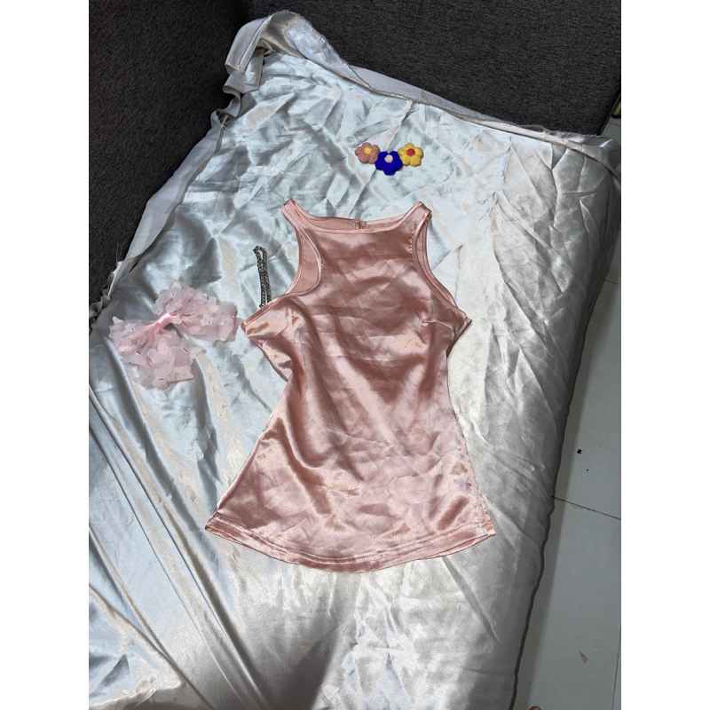 Áo 3 lỗ dáng dài xẻ tà mùa hồng ngọt ngào kèm dây xích ôm eo