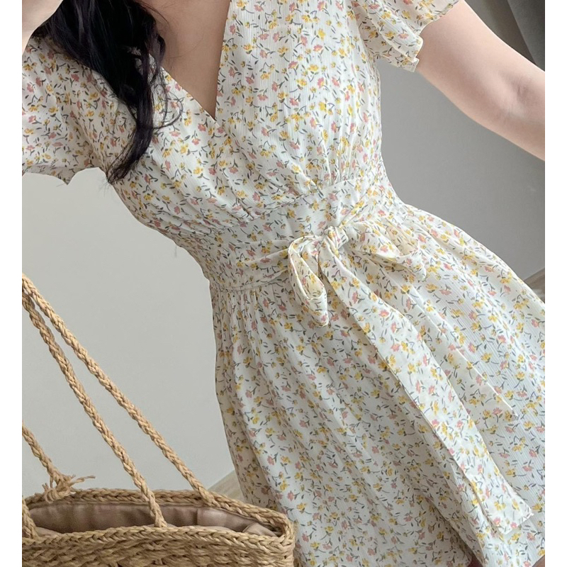 Váy Jum hoa nhí vàng dáng ngắn tay, bo eo, nơ bụng