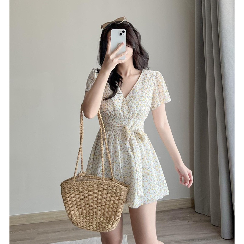 Váy Jum hoa nhí vàng dáng ngắn tay, bo eo, nơ bụng