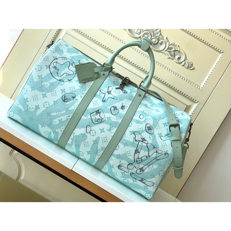 Túi xách Louis Vuitton Keepall Bandouliere 50 hoạ tiết hoa monogram Aquagarden, chữ LV dưới dạng giọt nước ba chiều