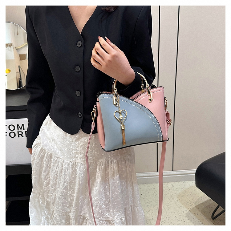 Túi xách nữ đeo chéo đeo vai công sở cao cấp túi kẹp nách móc treo trái tim M01