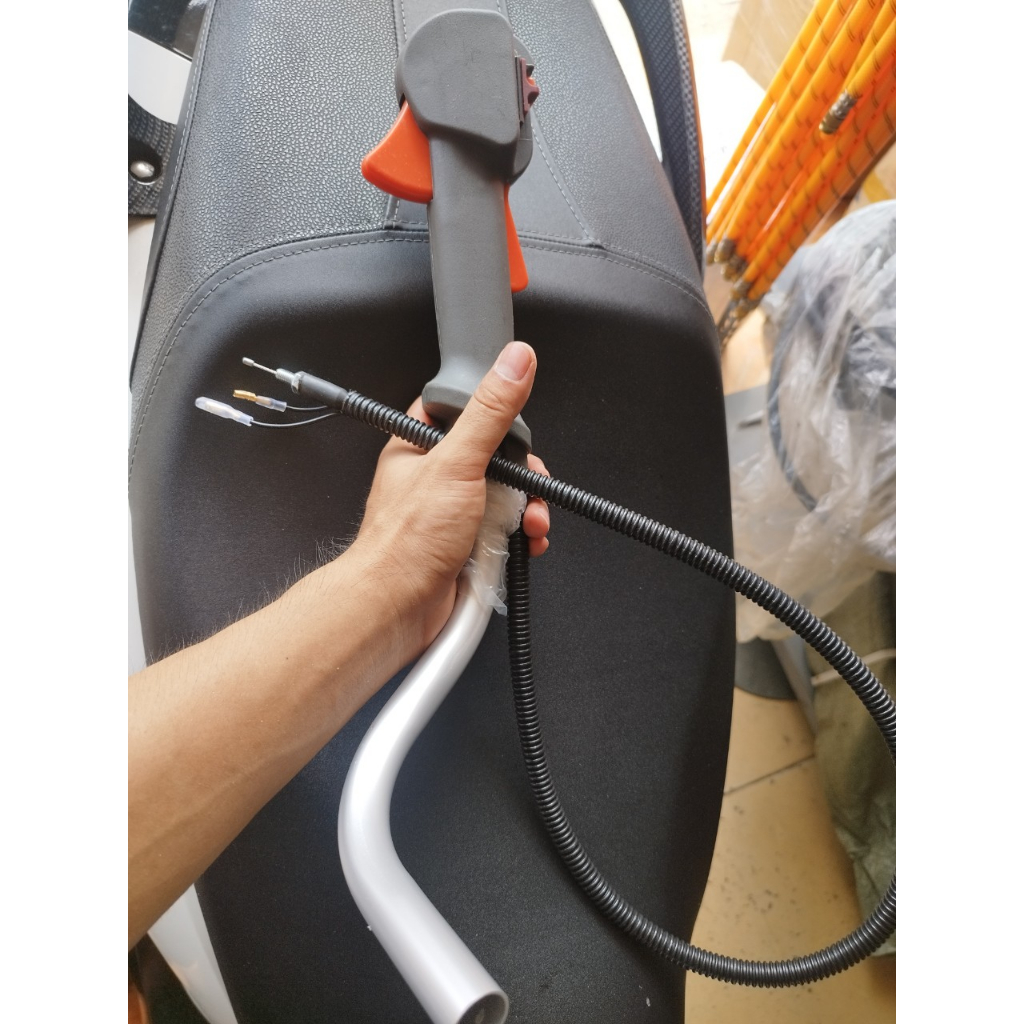 Tay Lái Ga Bóp Bên Phải Kiểu Thụy Điển Huvquana Dành Cho Máy Cắt Cỏ