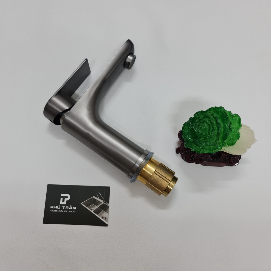 Vòi lavabo nóng lạnh mạ xám Titan