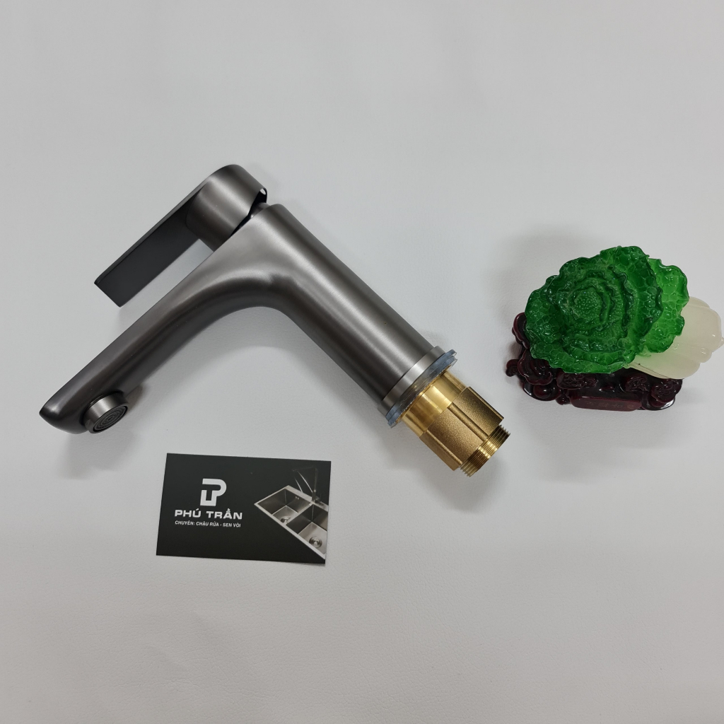 Vòi lavabo nóng lạnh mạ xám Titan