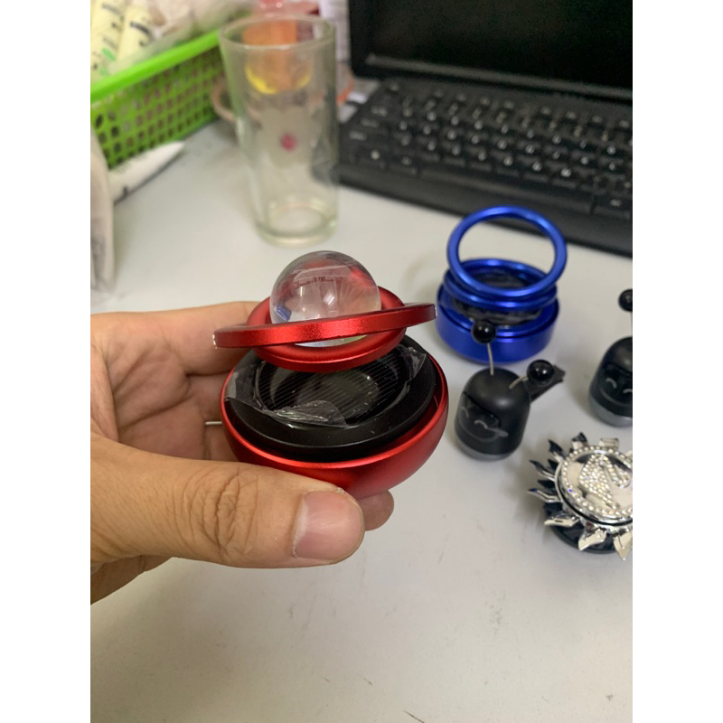 Sáp Thơm Ô Tô, Vòng Xoay Vô Cự để taplo, Nước Hoa Khửi Mùi Cao Cấp Gắn Taplo Tự Quay Bằng Năng Lượng Mặt Trời siêu thơm