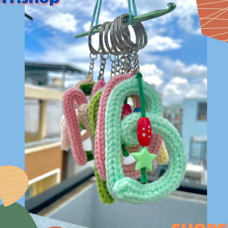 Móc khóa chữ cái bằng len handmade ( được chọn màu )
