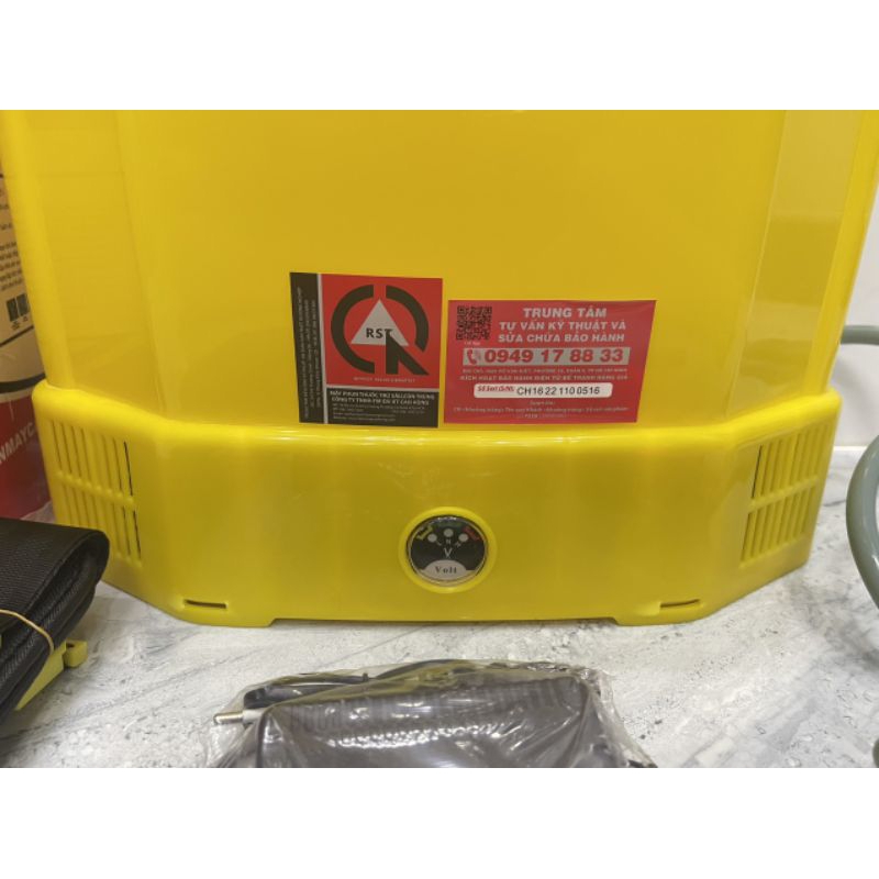 Bình xịt điện con ong vàng 20lit tặng tay bóp ren đồng