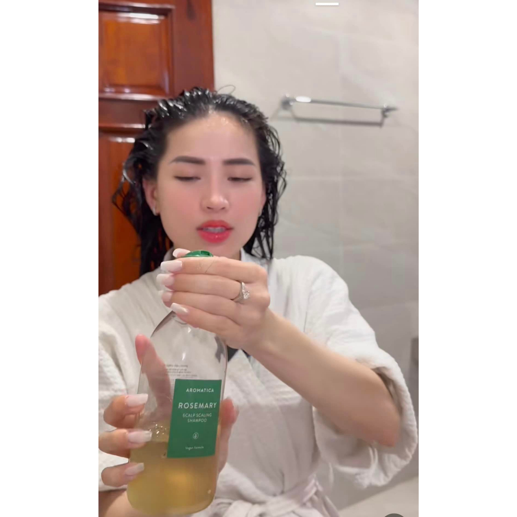 Dầu Gội Phục Hồi Tóc Hương Thảo Aromatica Rosemary Scalp Scaling Shampoo