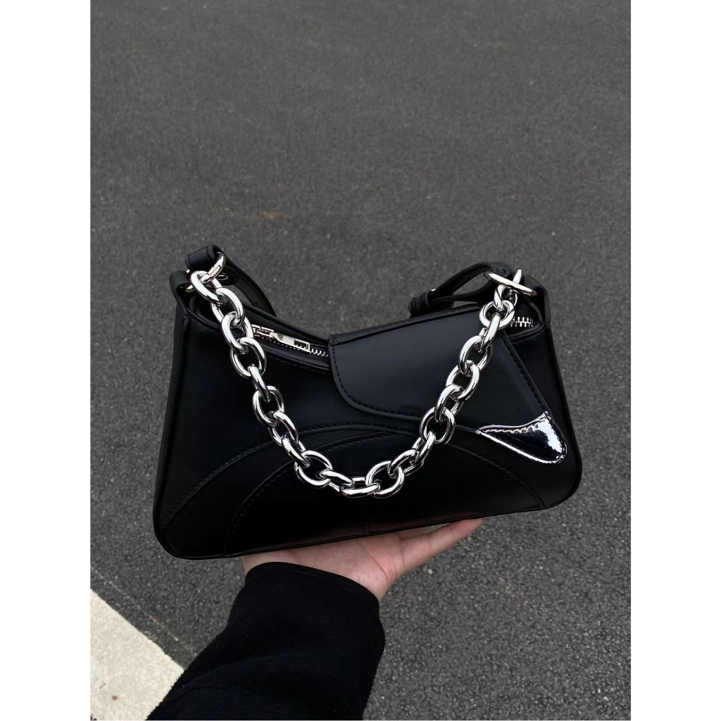 Túi đeo nách dây xích cá tính phù hợp đi làm đi chơi