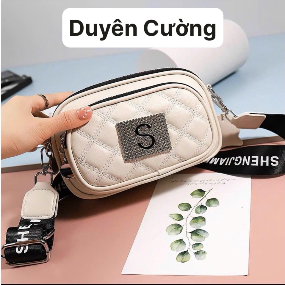 Túi đeo chéo nữ túi ba ngăn mặt trước thêu phối mác chữ S đá thời trang Hàn Quốc