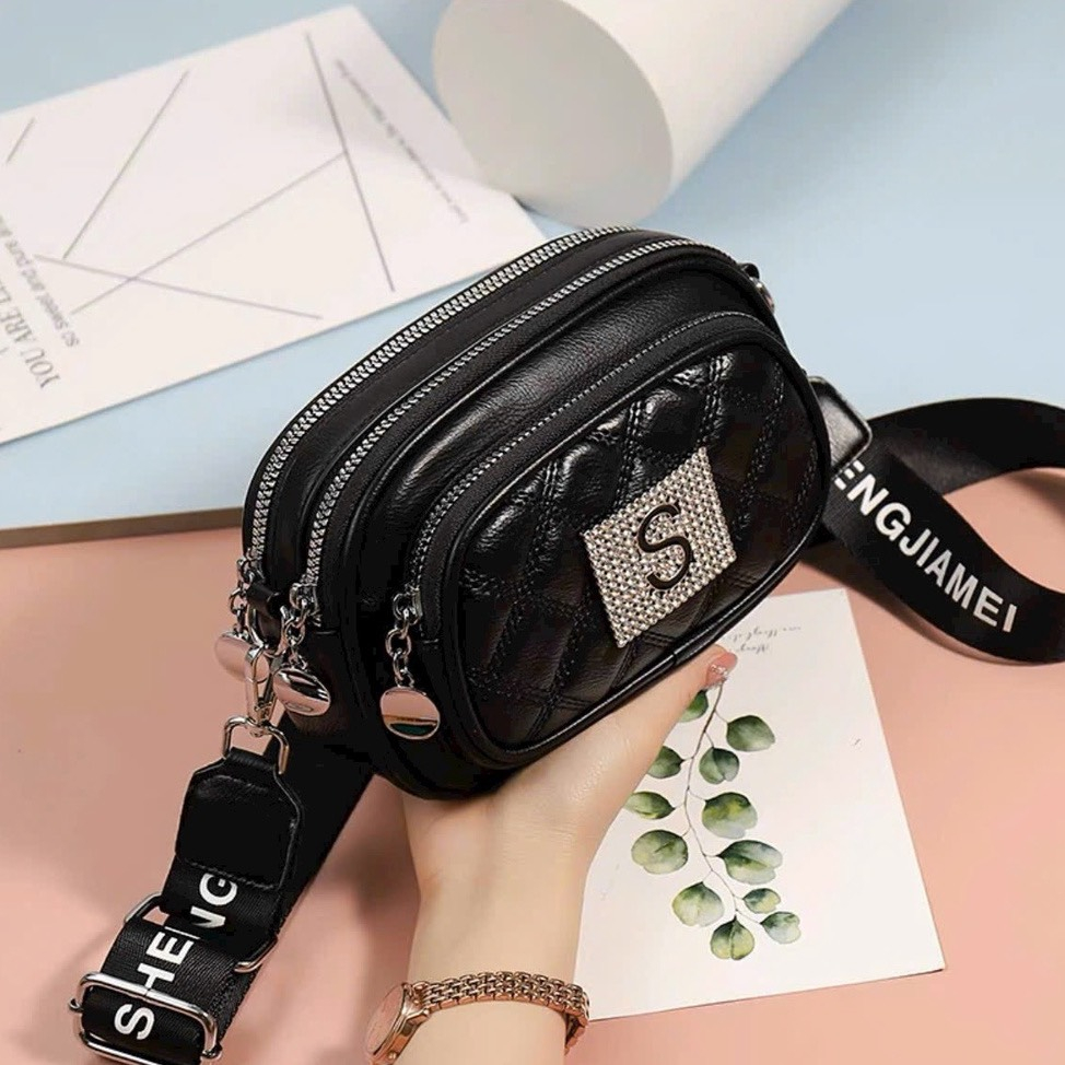 Túi đeo chéo nữ túi ba ngăn mặt trước thêu phối mác chữ S đá thời trang Hàn Quốc