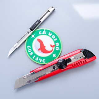 Dao dọc giấy Deli - Chắc chắn, sắc bén, cắt mọi loại giấy / dao cắt giấy /tặng kèm Lưỡi Dao Deli 2043/2034