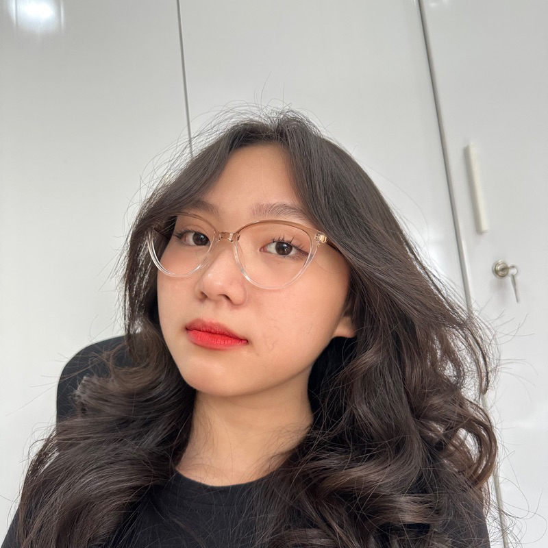 Kính mắt mèo form vừa dễ mang chống tia UV