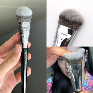 Cọ đánh nền & đánh má hồng lông mềm thiết kế cán cọ dài và hình dáng form cọ vát