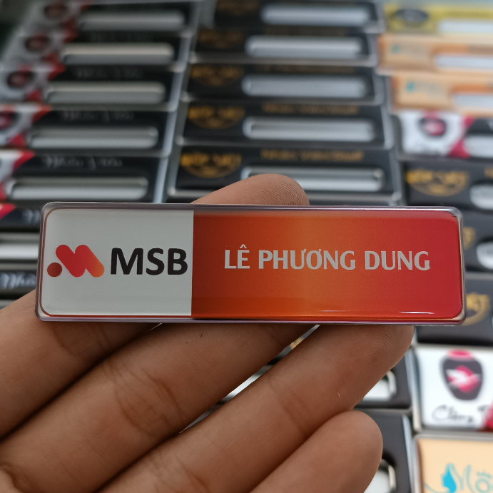 Bảng tên nhân viên ngân hàng cài áo  - thiết kế theo yêu cầu