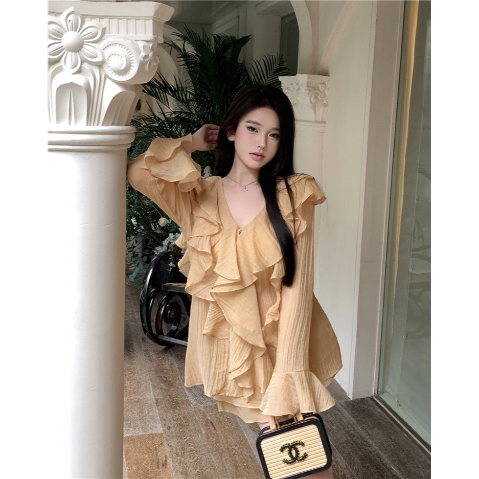 Bộ Áo Sơ Mi Tay Dài Phối Bèo + Quần Short Lưng Cao Thời Trang Quyến Rũ Cho Nữ