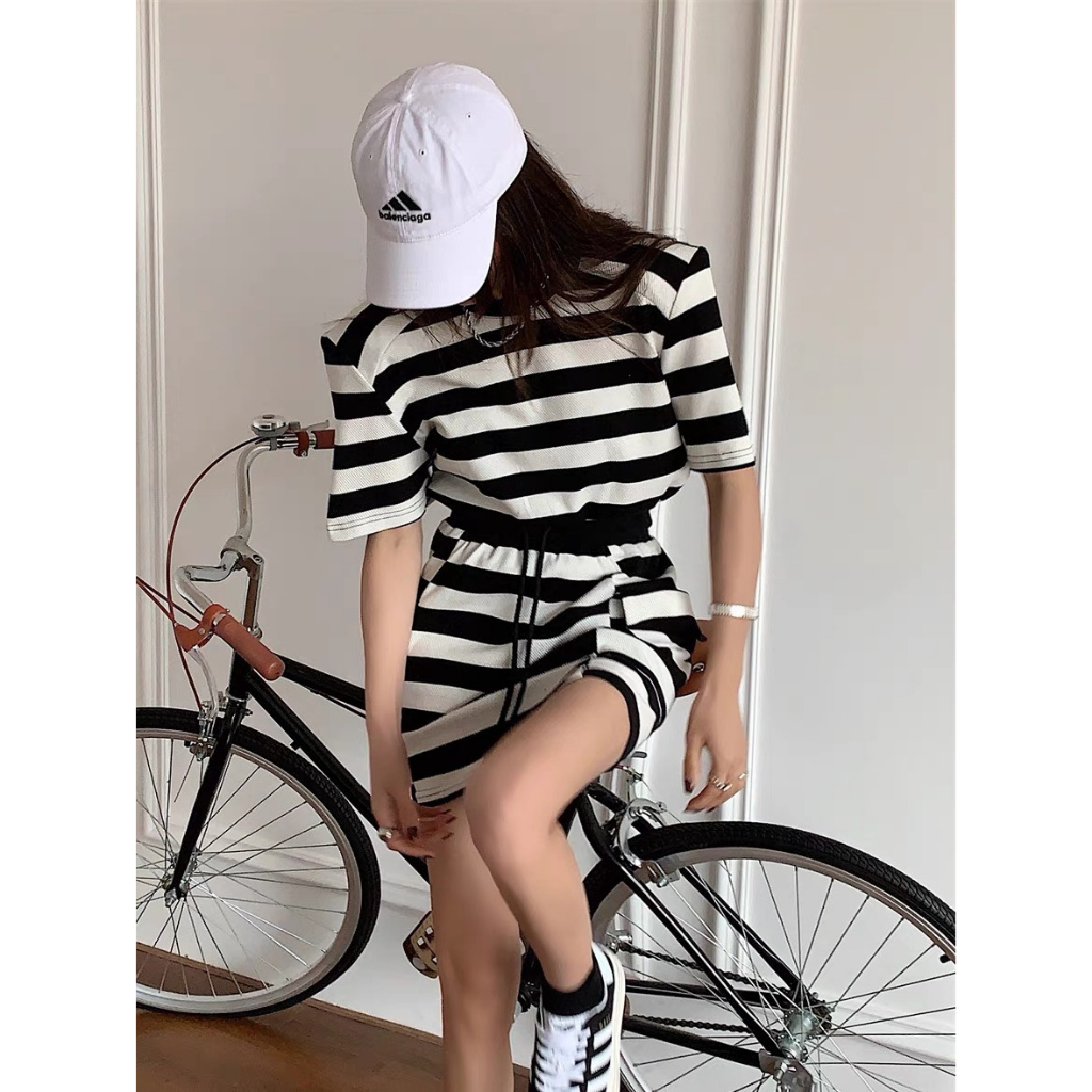 Set bộ áo thun croptop chân váy kẻ QCL1 LuciK Shop SB0007