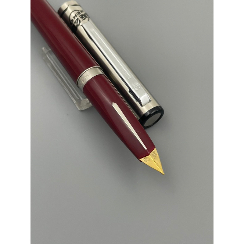 Bút máy cổ Hero 240