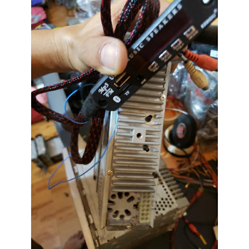 Máy phát nhạc giành cho ô tô. Mp4, bluetooth.aux. usb.cad sd . radio.  loại phổ thông giành cho mọi loại xe.