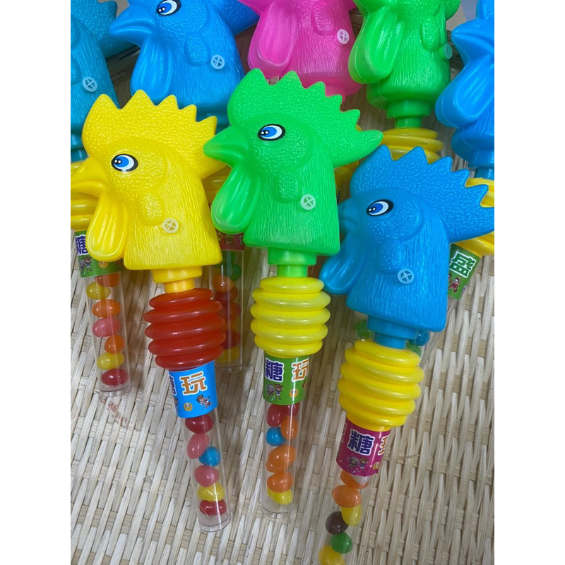 Kẹo Vỹ Dẻo Bi Kèm Đồ Chơi Hình Con Gà Bóp Kêu 20 Cái