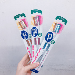 Bàn chải đánh răng Dontodent X-clean vừa có độ cứng trung bình