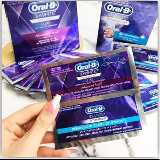 Miếng dán tẩy trắng răng OralB 3D White Whitestrips (Hộp 28 miếng-14 cặp)