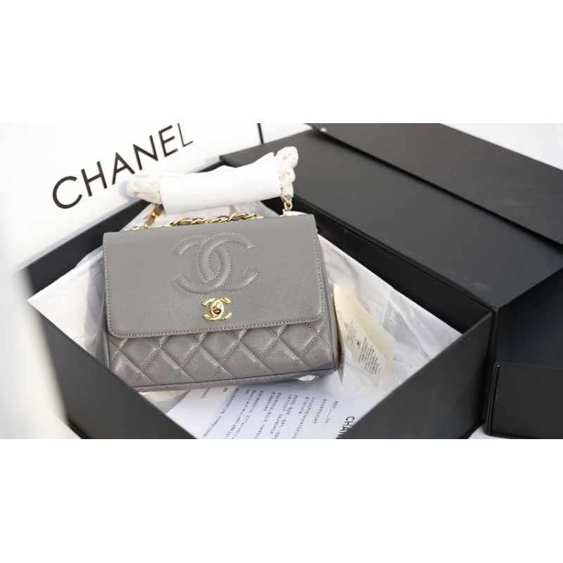 Túi xách nữ C.N flapbag logo nổi sz22cm da bê mềm mịn hàng đẹp dã man fullbox nam châm